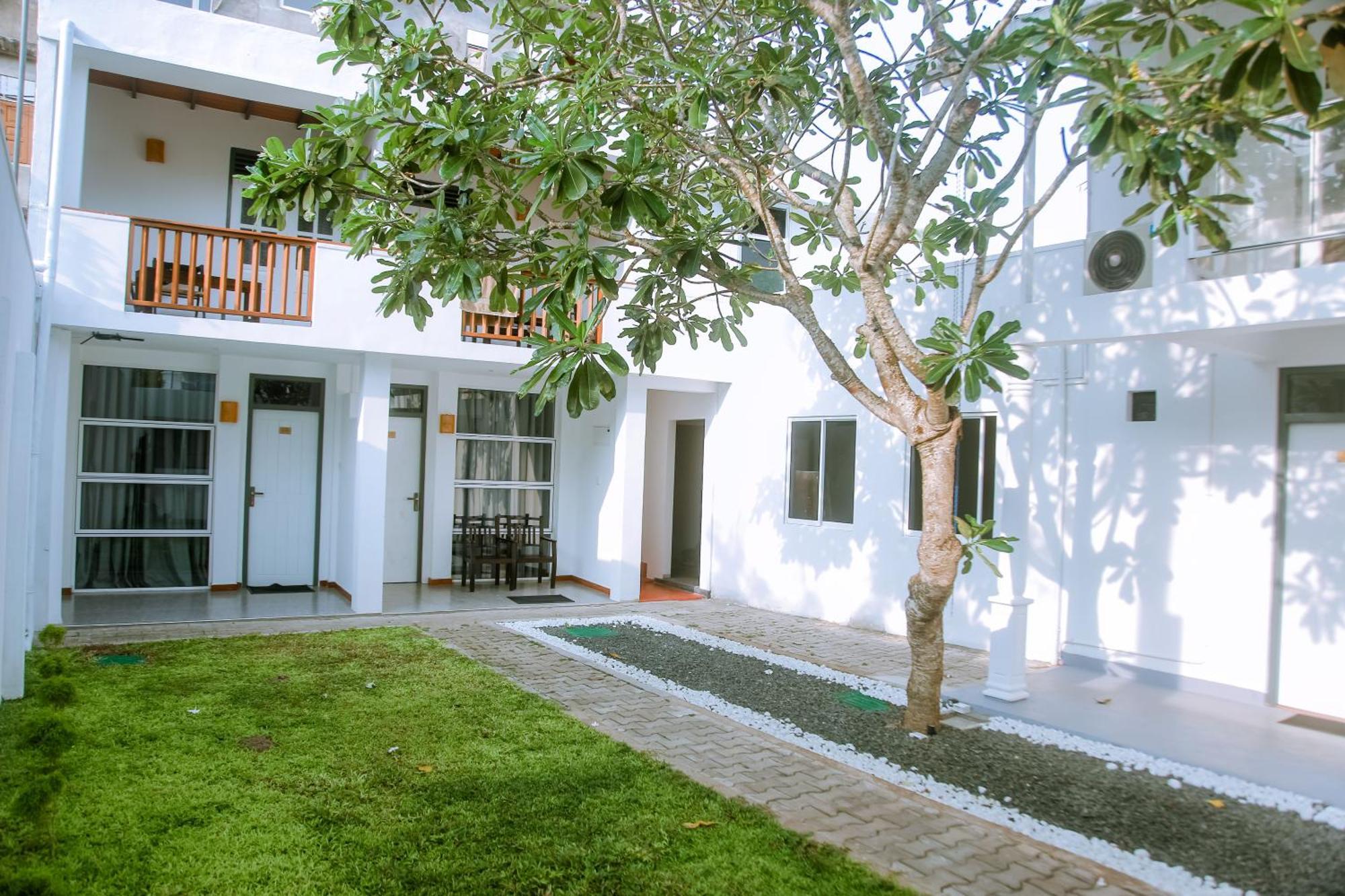 Hotel Anchorage Mirissa Exterior foto